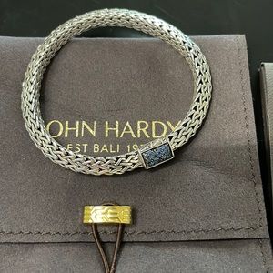 John Hardy Authentic size 6.75 Tiga Classic Chain Sapphire/Blue Bracelet